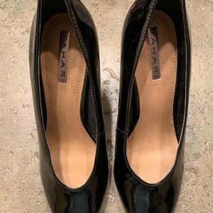 Tahari Black Patent Leather Pumps BEAUTIFUL